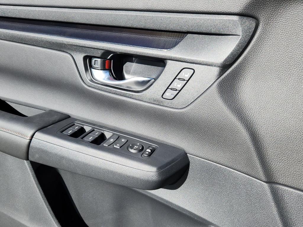 new 2026 Honda CR-V Hybrid car, priced at $41,675