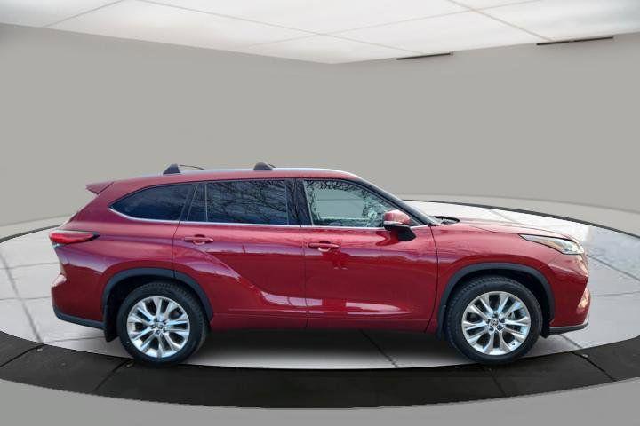 used 2021 Toyota Highlander car, priced at $30,900