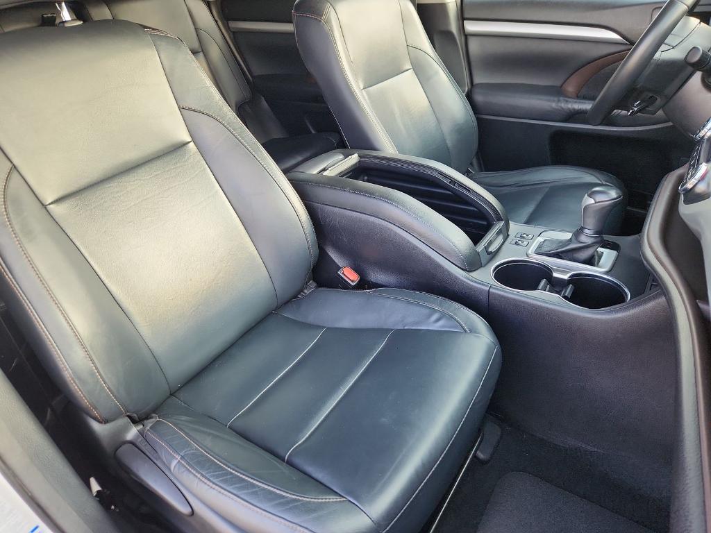 used 2015 Toyota Highlander car, priced at $16,950