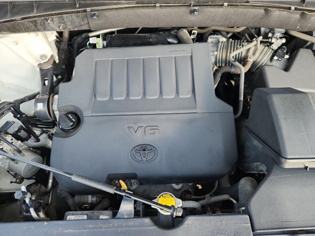 used 2015 Toyota Highlander car, priced at $16,950