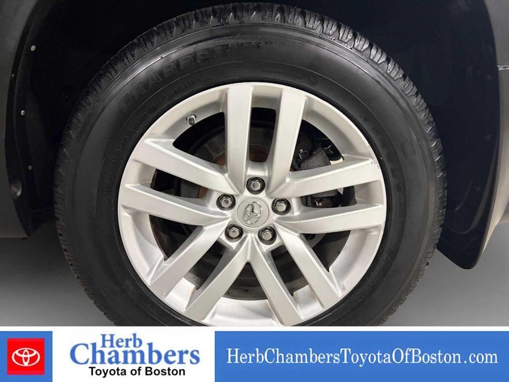 used 2015 Toyota Highlander car, priced at $18,394