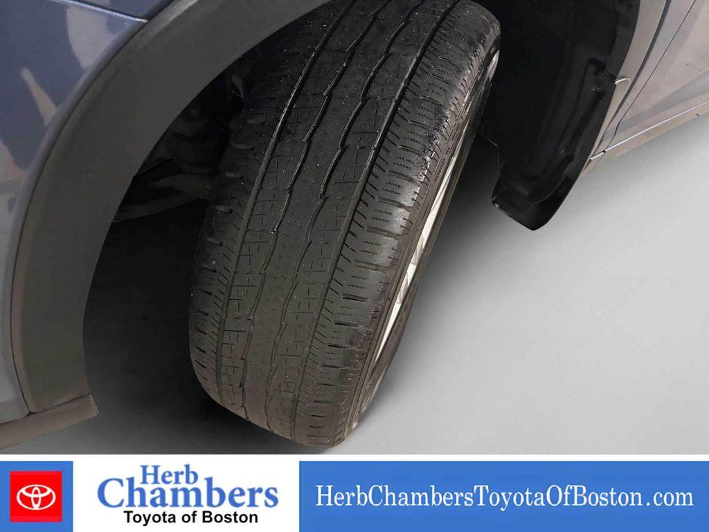 used 2015 Toyota Highlander car, priced at $18,097