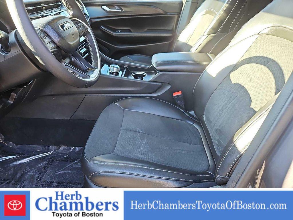 used 2025 Jeep Grand Cherokee car, priced at $36,497