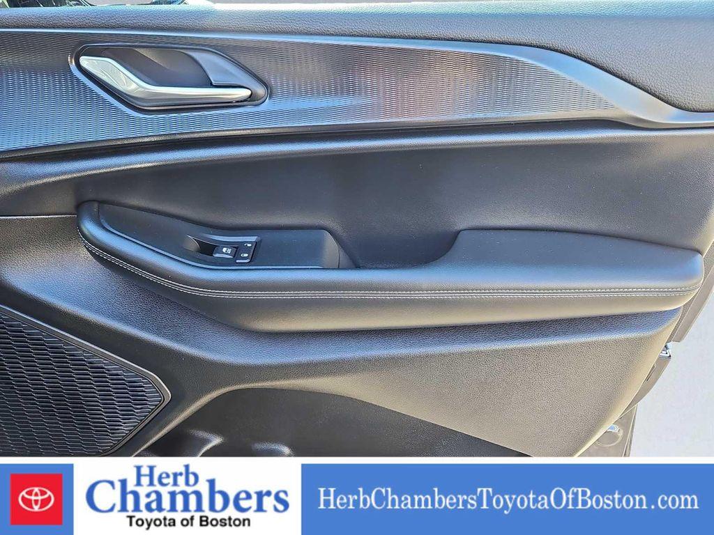 used 2025 Jeep Grand Cherokee car, priced at $36,497