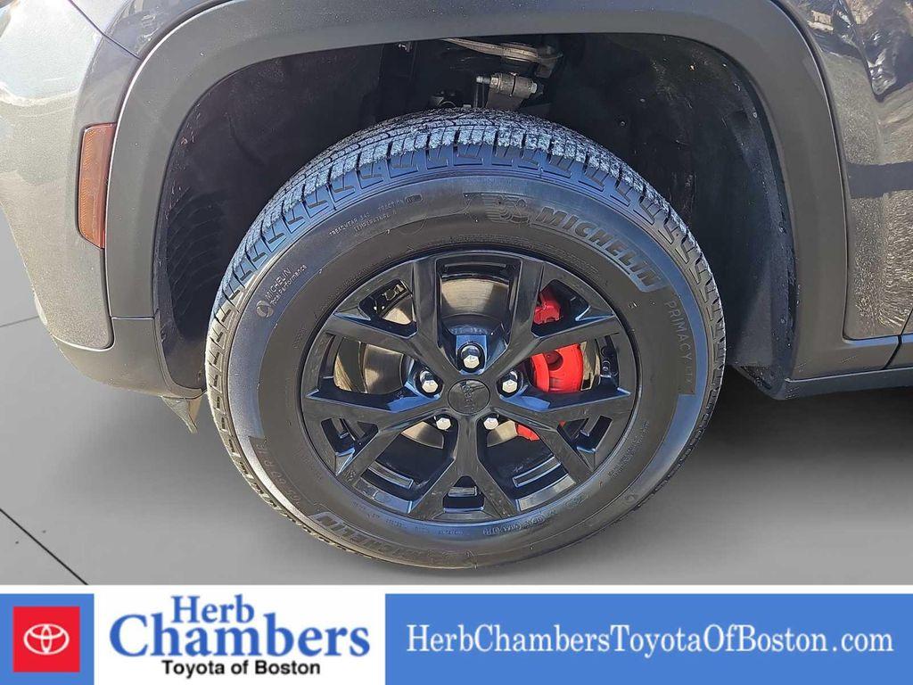 used 2025 Jeep Grand Cherokee car, priced at $36,497