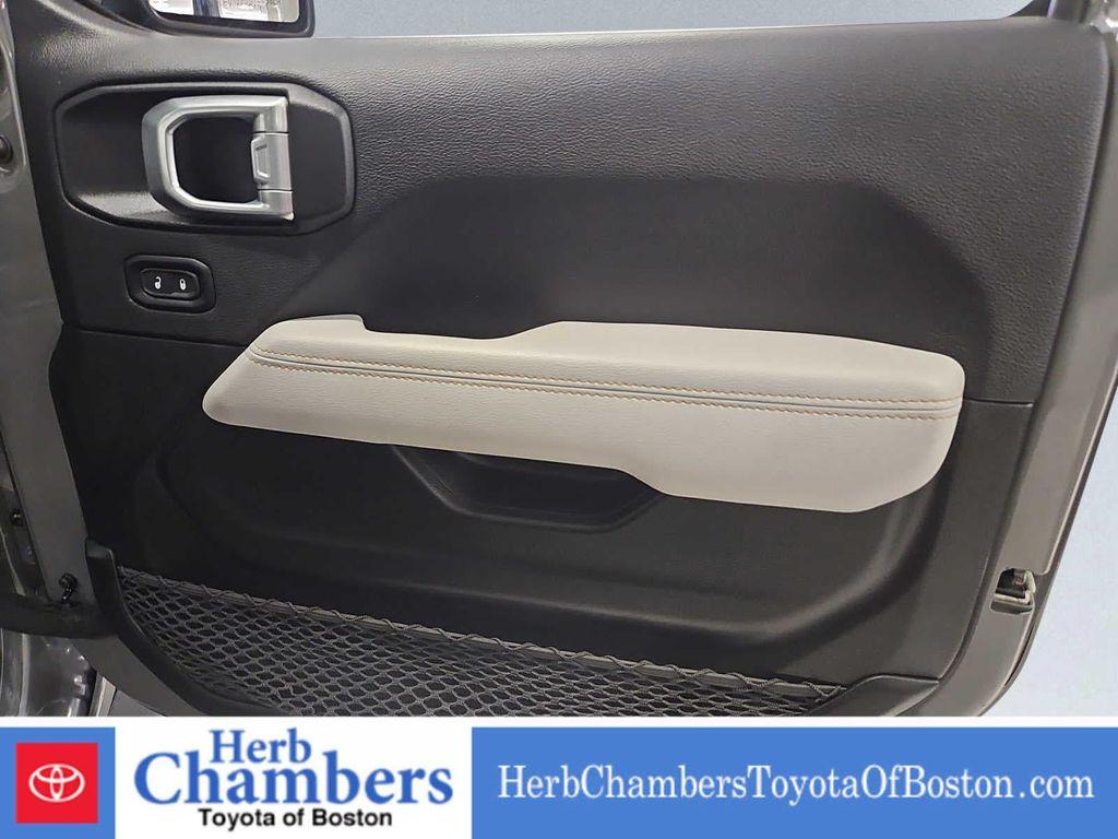 used 2022 Jeep Gladiator car, priced at $30,514