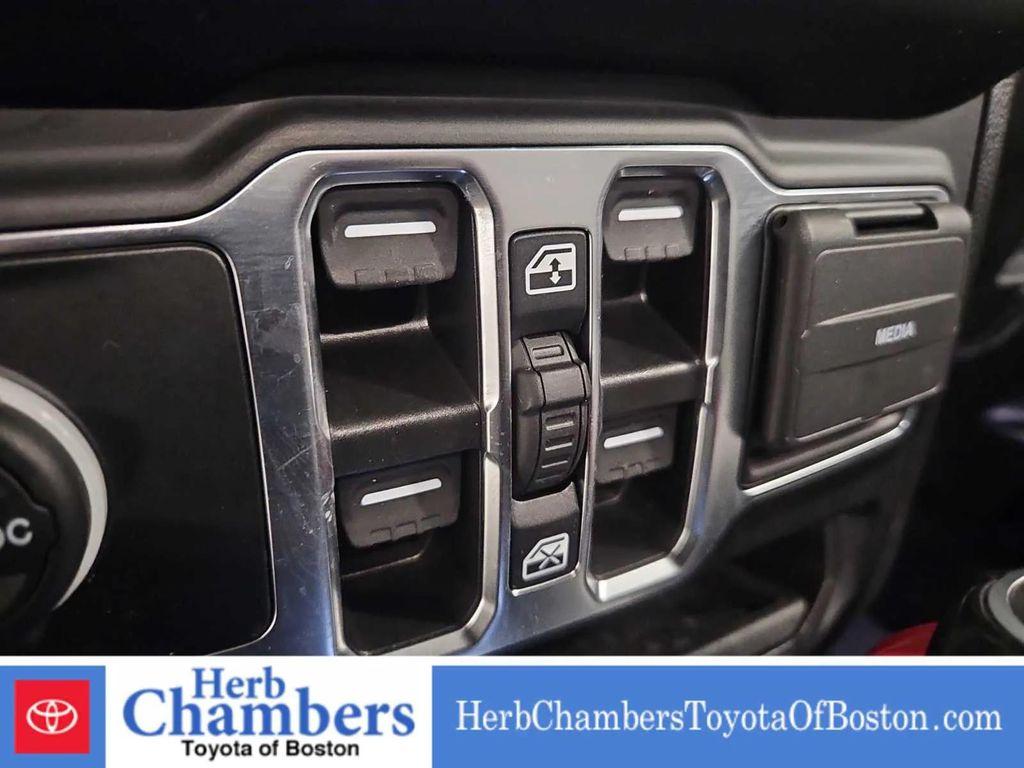 used 2022 Jeep Gladiator car, priced at $30,514