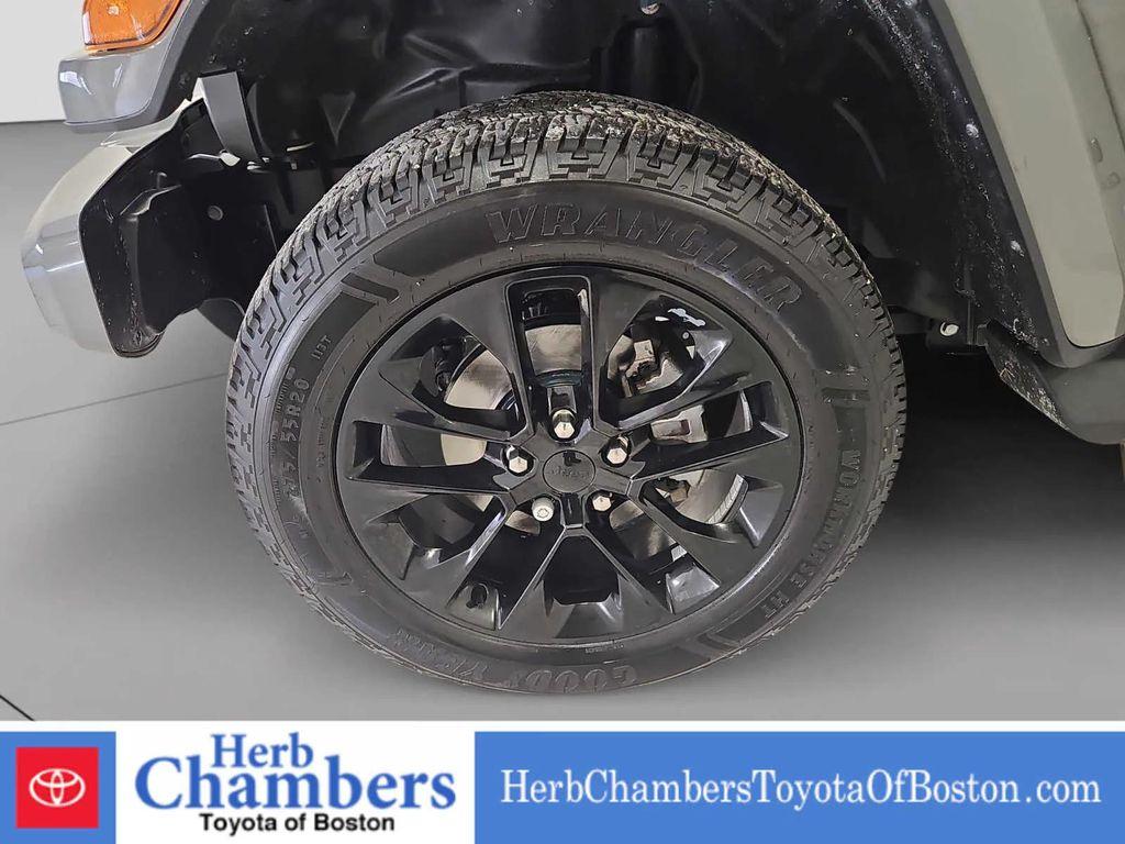 used 2022 Jeep Gladiator car, priced at $30,514