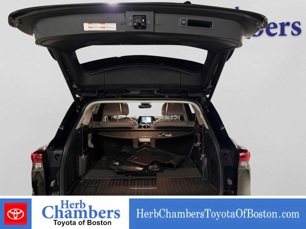 new 2021 Toyota Highlander Hybrid car