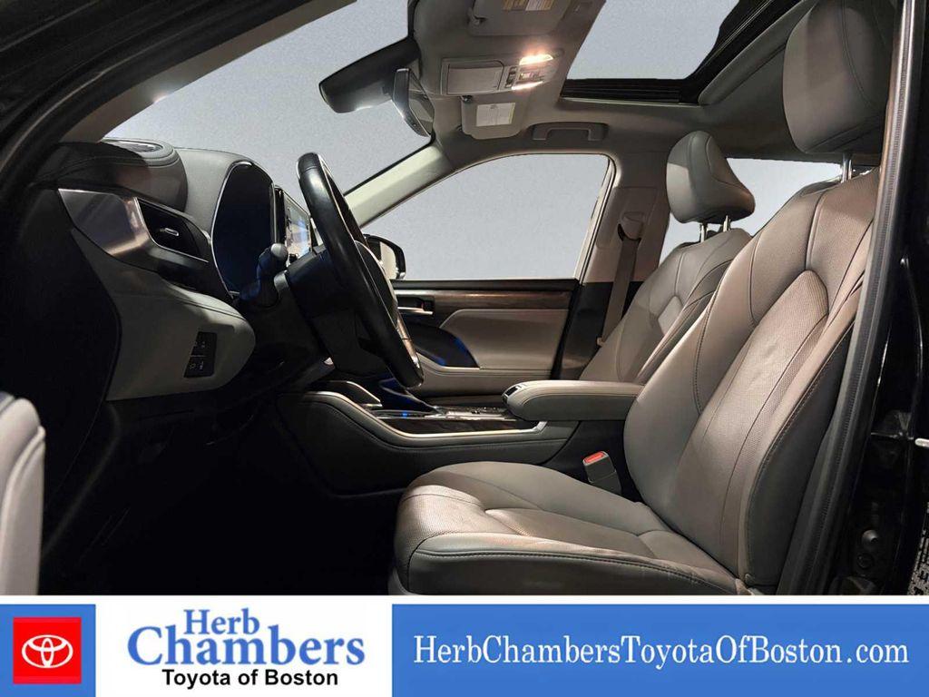 new 2021 Toyota Highlander Hybrid car