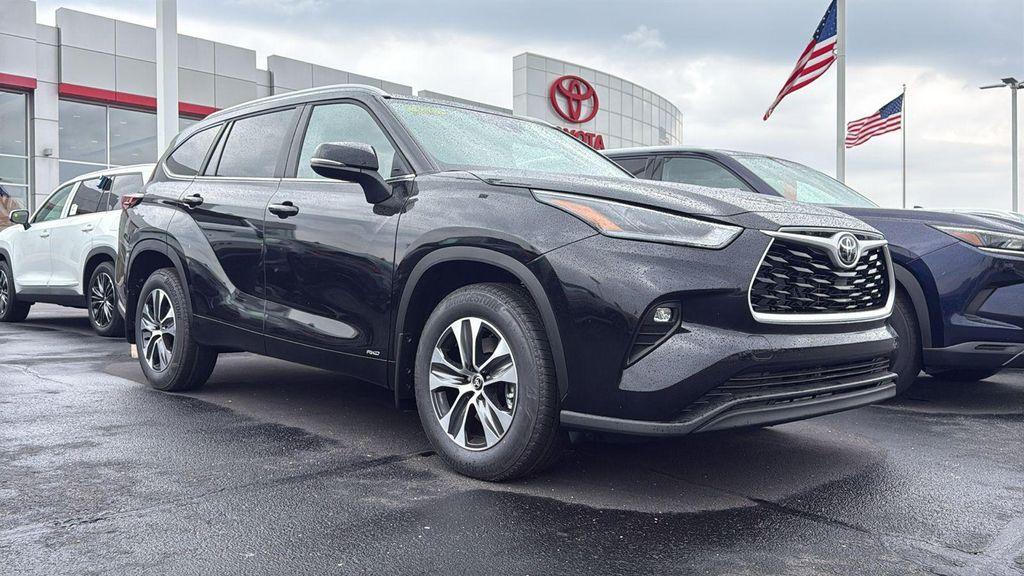 new 2026 Toyota Highlander Hybrid car, priced at $49,115