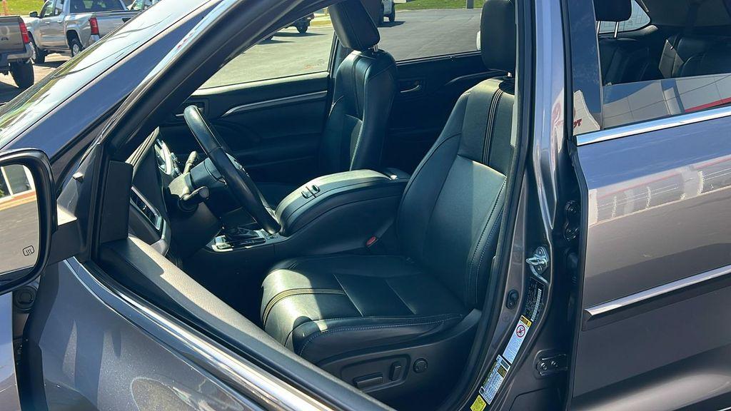 2018 Predawn Gray Mica Toyota Highlander