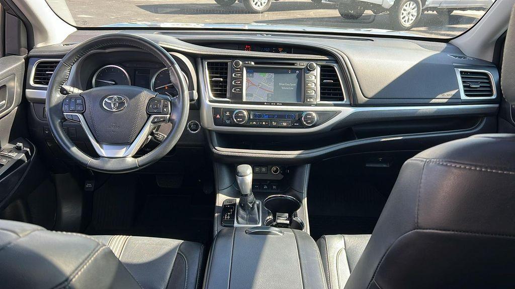 2018 Predawn Gray Mica Toyota Highlander
