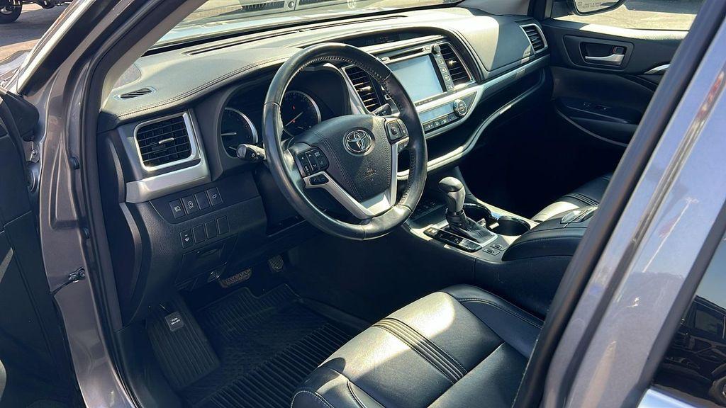 2018 Predawn Gray Mica Toyota Highlander