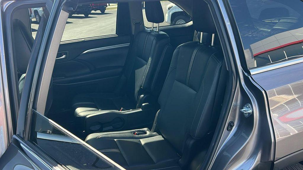 2018 Predawn Gray Mica Toyota Highlander
