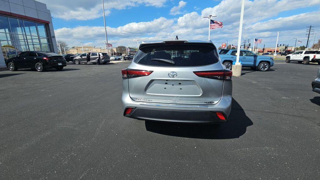 used 2023 Toyota Highlander car, priced at $33,990
