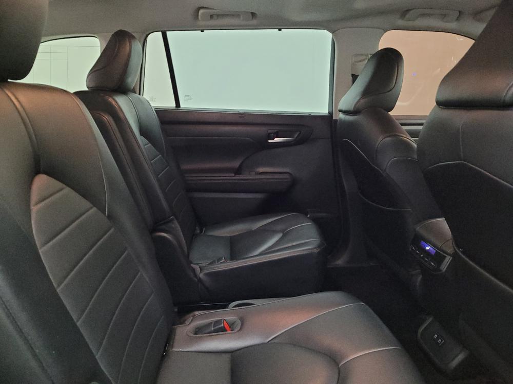 used 2020 Toyota Highlander car, priced at $27,095