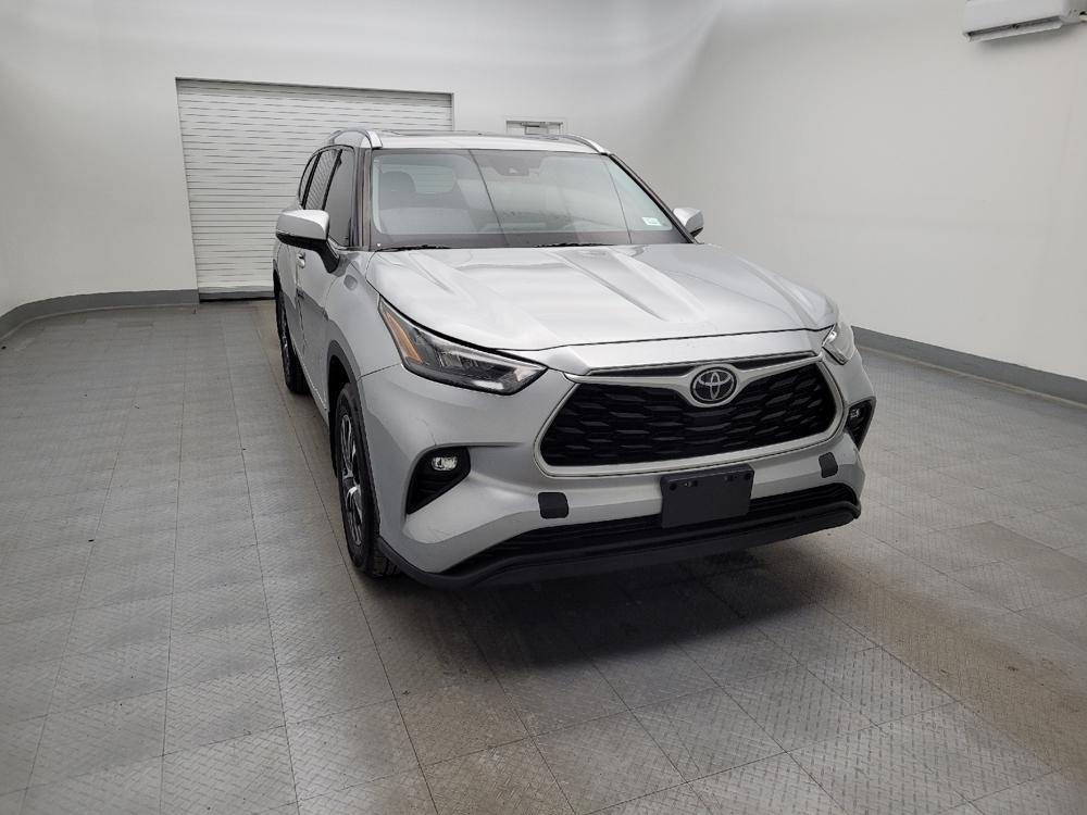 used 2020 Toyota Highlander car, priced at $27,095