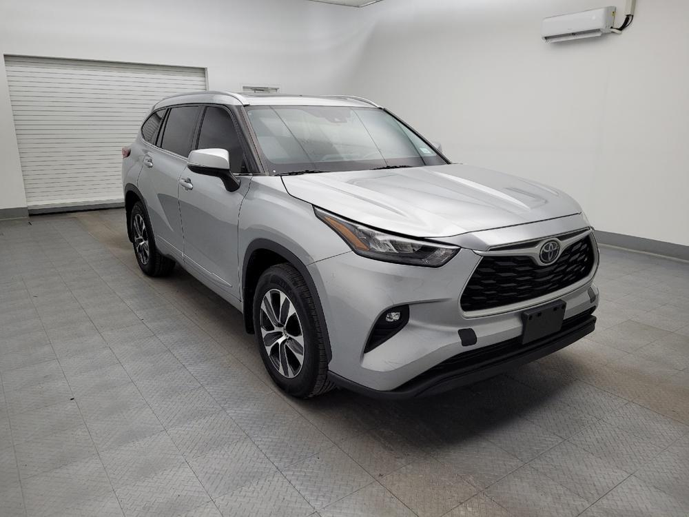 used 2020 Toyota Highlander car, priced at $27,095