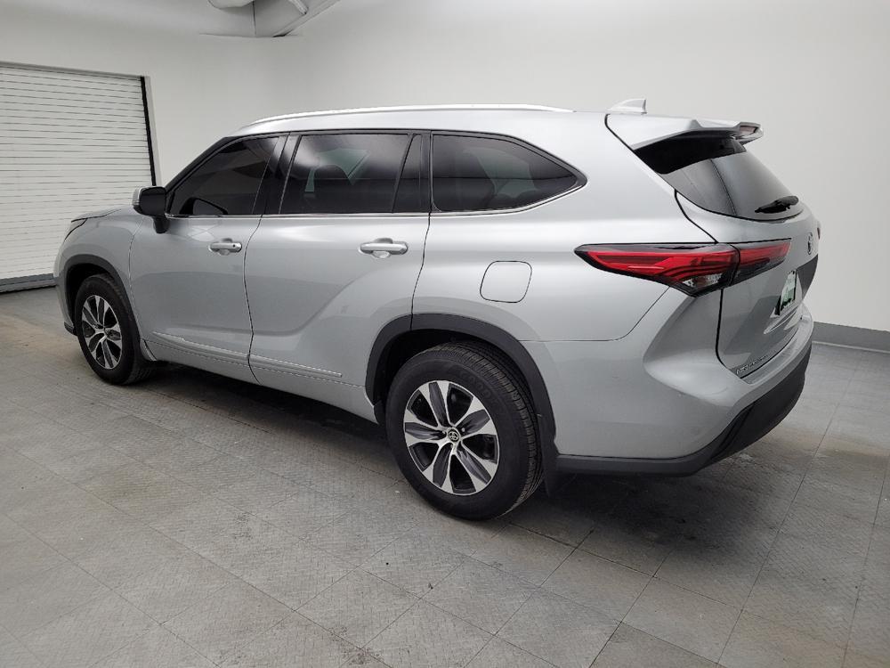 used 2020 Toyota Highlander car, priced at $27,095