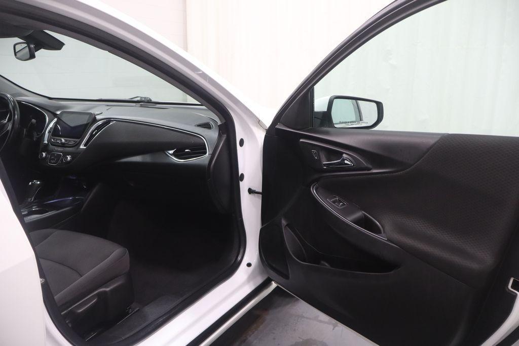 used 2018 Chevrolet Malibu car, priced at $9,995