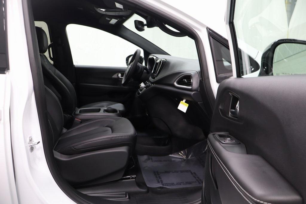 new 2026 Chrysler Pacifica car, priced at $41,611