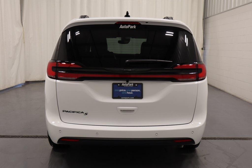 new 2026 Chrysler Pacifica car, priced at $41,611