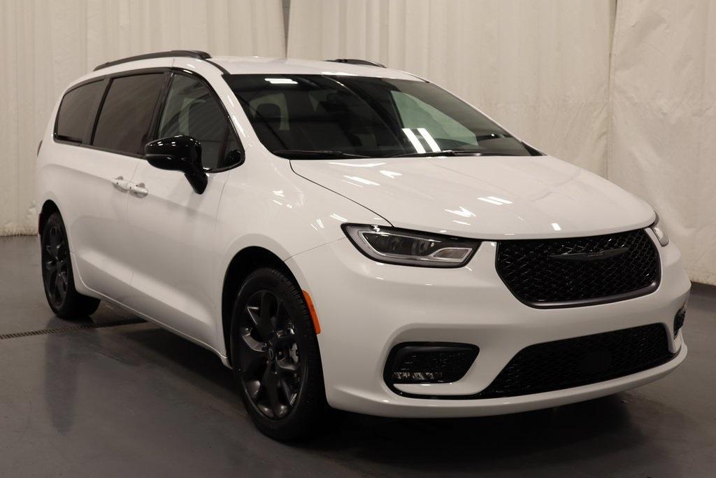 new 2026 Chrysler Pacifica car, priced at $41,611