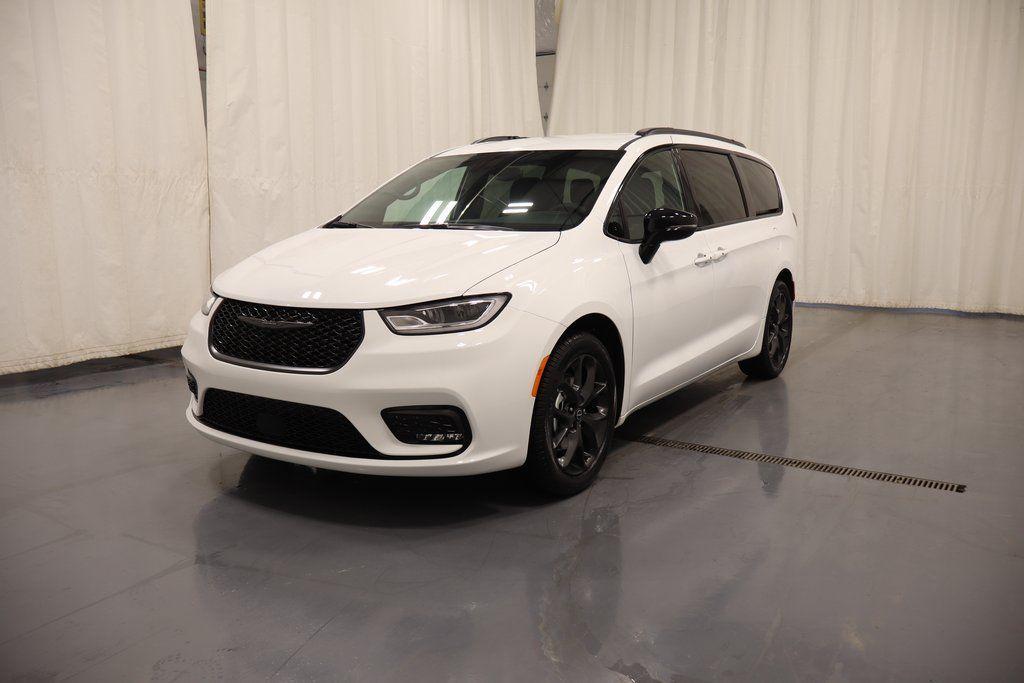 new 2026 Chrysler Pacifica car, priced at $41,611
