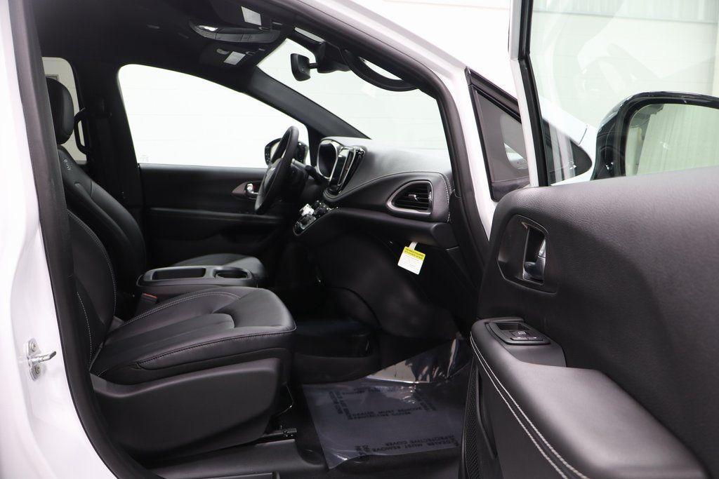 new 2026 Chrysler Pacifica car, priced at $41,611