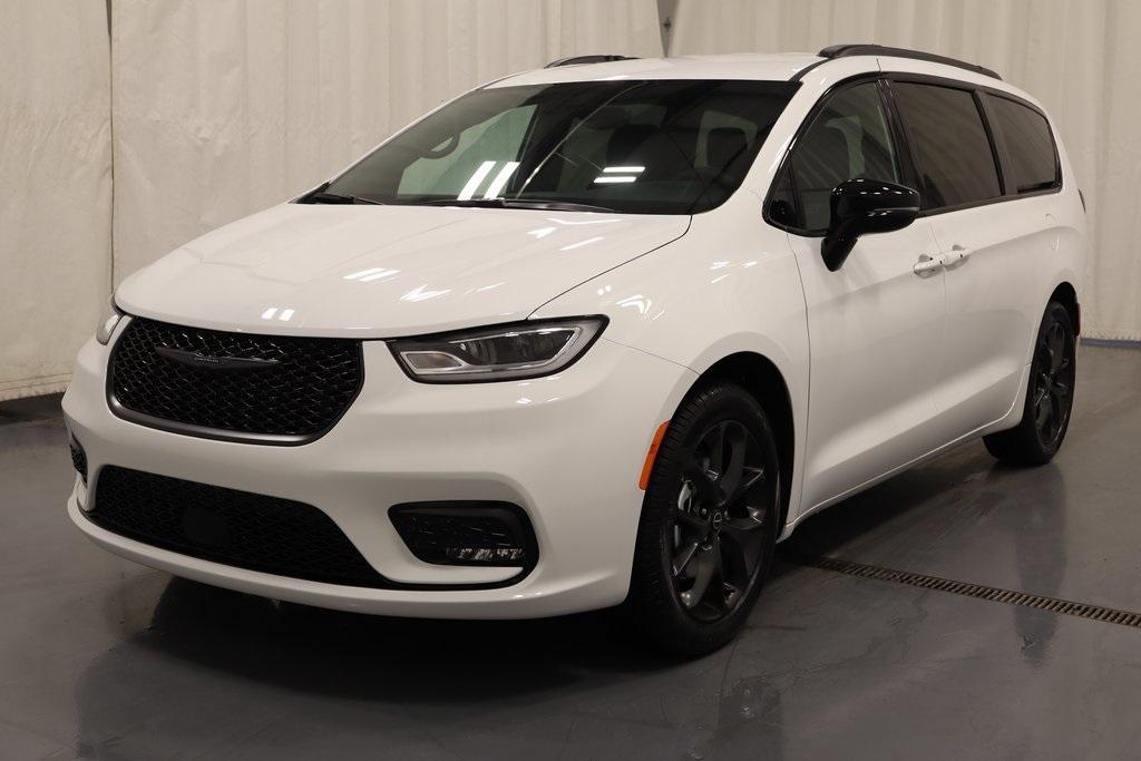 new 2026 Chrysler Pacifica car, priced at $41,611