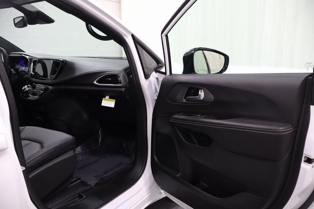 new 2026 Chrysler Pacifica car, priced at $41,611