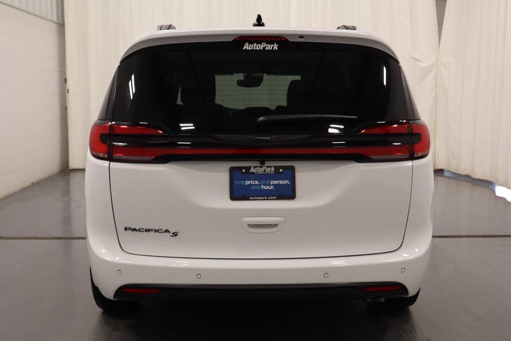 new 2026 Chrysler Pacifica car, priced at $41,611