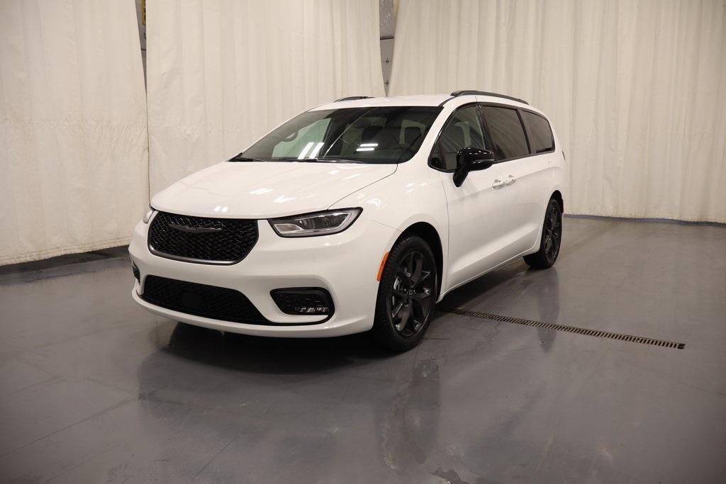 new 2026 Chrysler Pacifica car, priced at $41,611