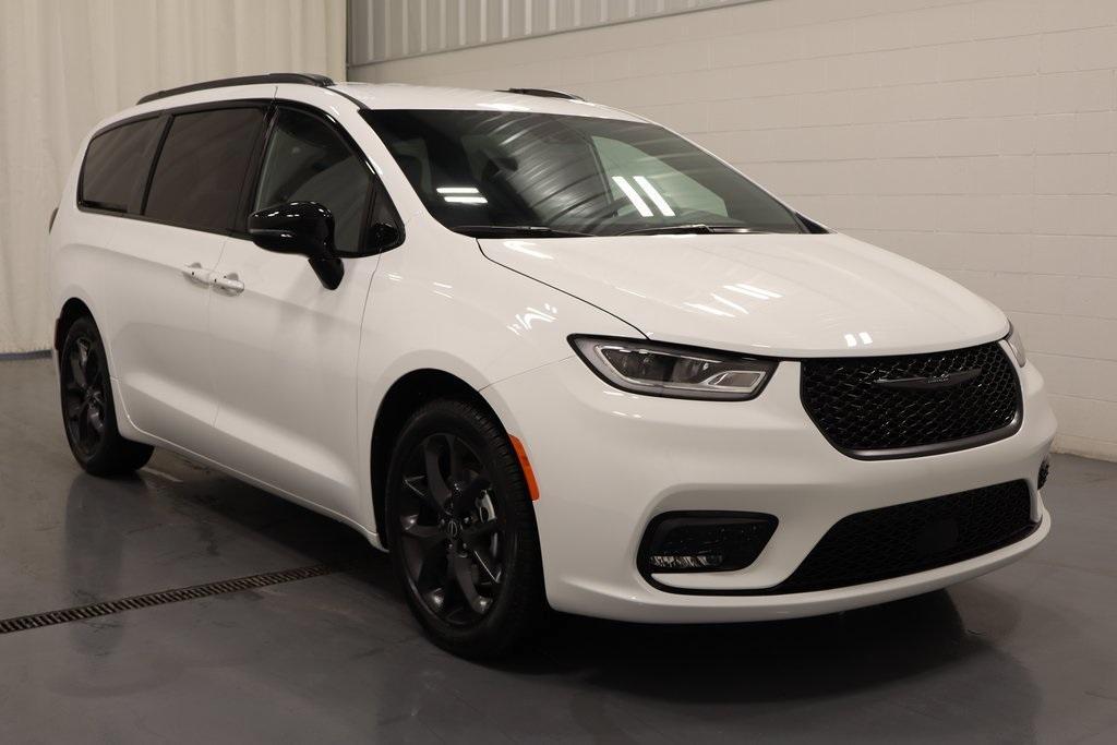 new 2026 Chrysler Pacifica car, priced at $41,611