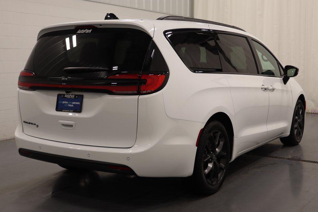new 2026 Chrysler Pacifica car, priced at $41,611