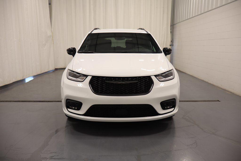 new 2026 Chrysler Pacifica car, priced at $41,611