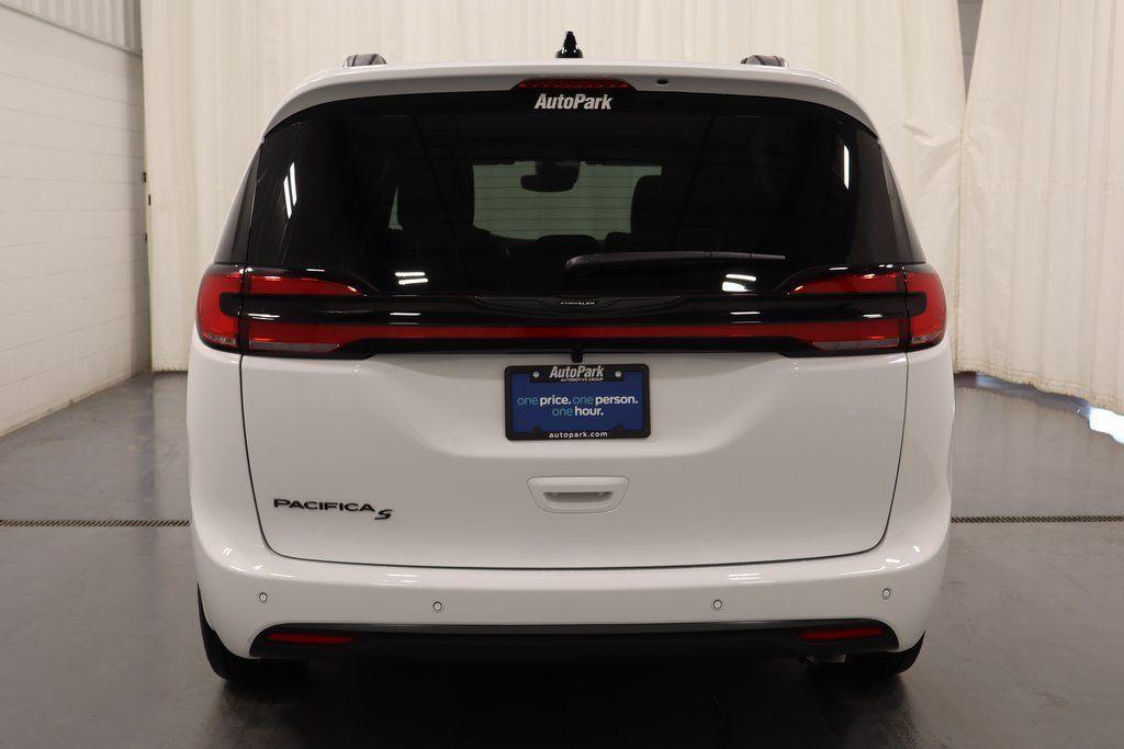 new 2026 Chrysler Pacifica car, priced at $41,611