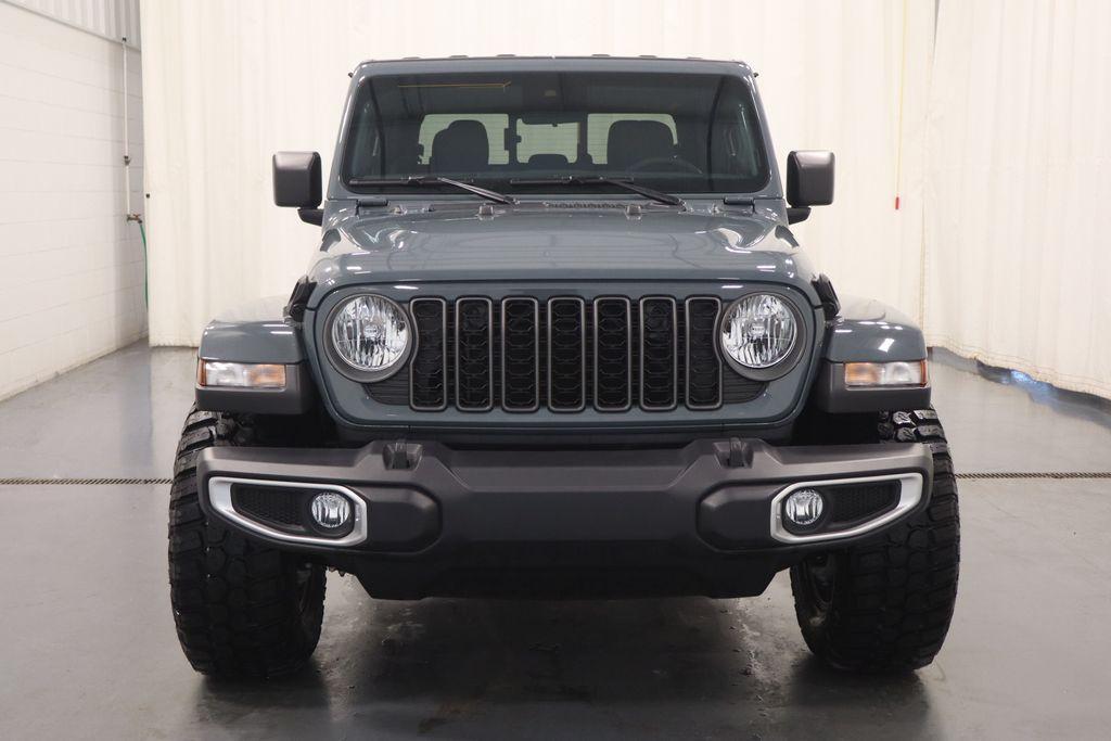 new 2025 Jeep Gladiator car, priced at $41,916
