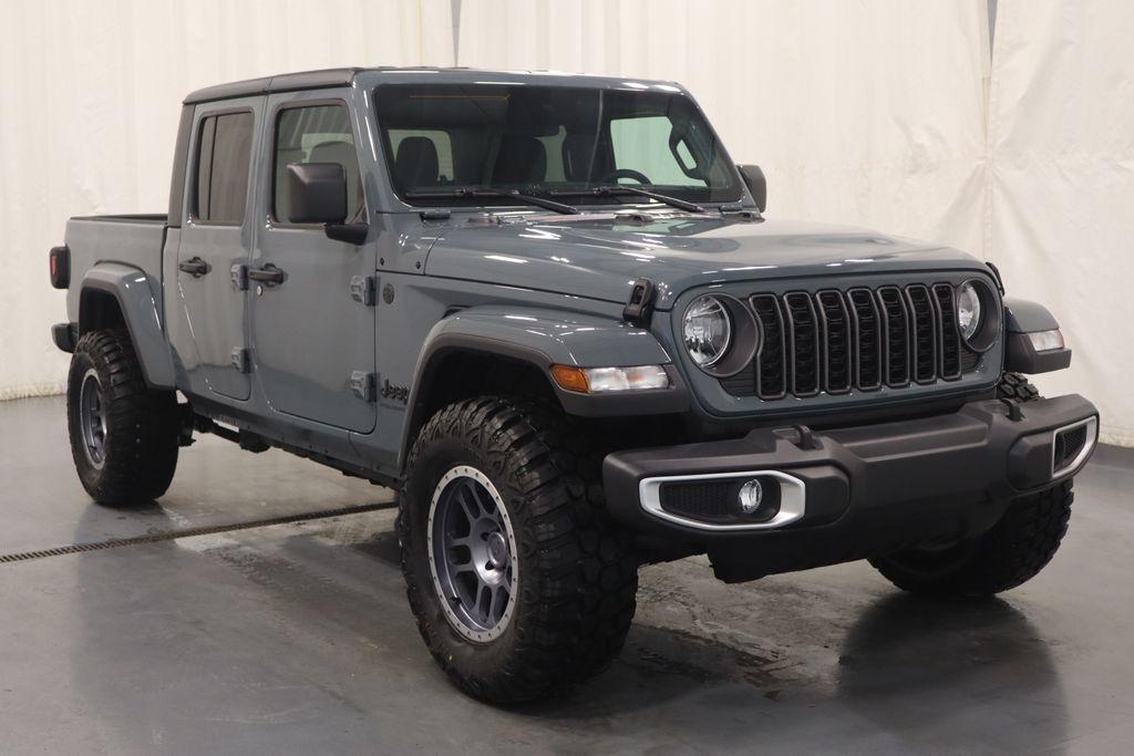 new 2025 Jeep Gladiator car, priced at $41,916
