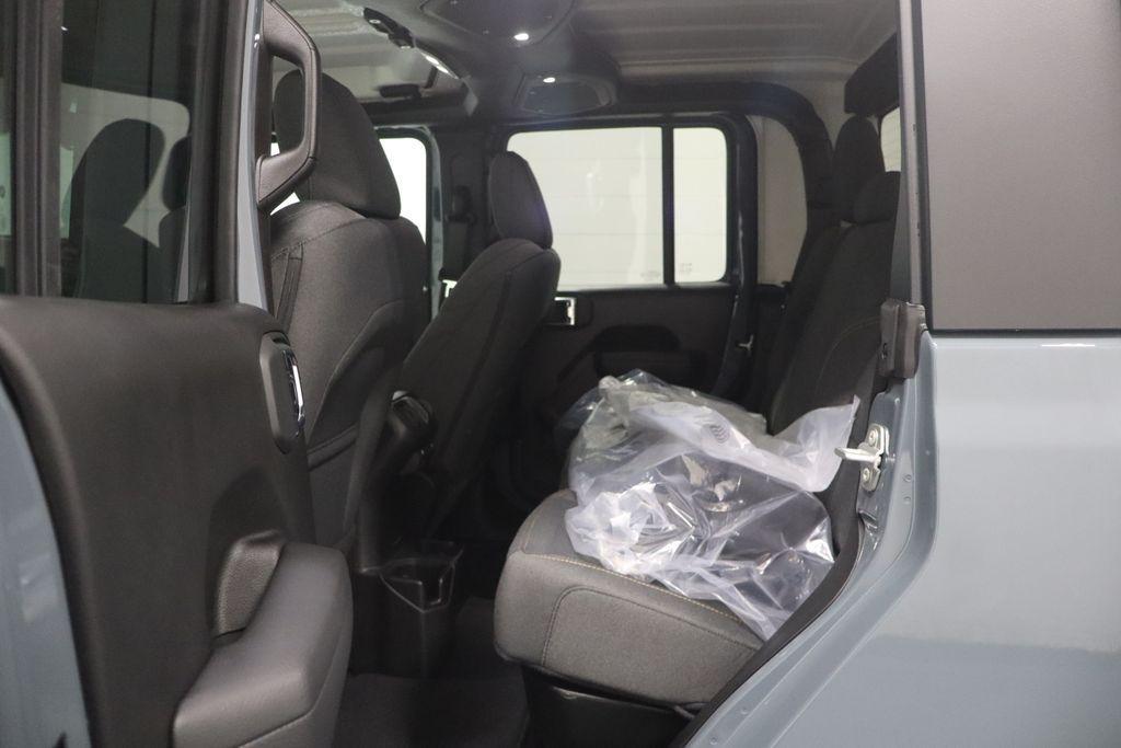 new 2025 Jeep Gladiator car, priced at $41,916