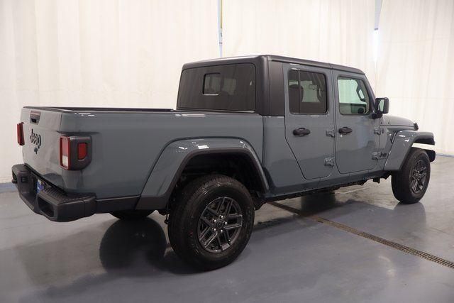 new 2025 Jeep Gladiator car, priced at $38,389