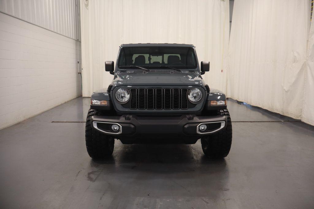 new 2025 Jeep Gladiator car, priced at $41,916