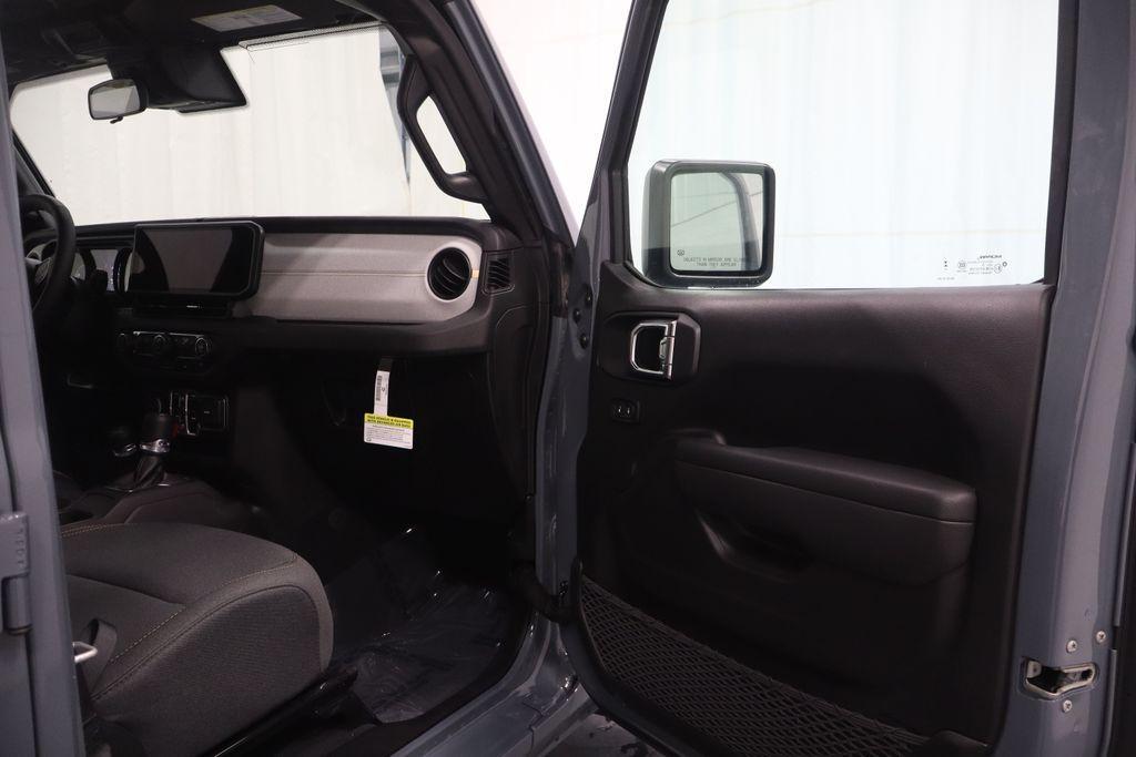 new 2025 Jeep Gladiator car, priced at $41,916