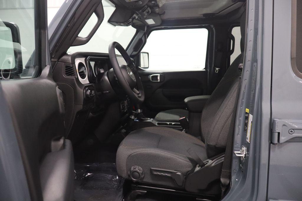 new 2025 Jeep Gladiator car, priced at $41,916