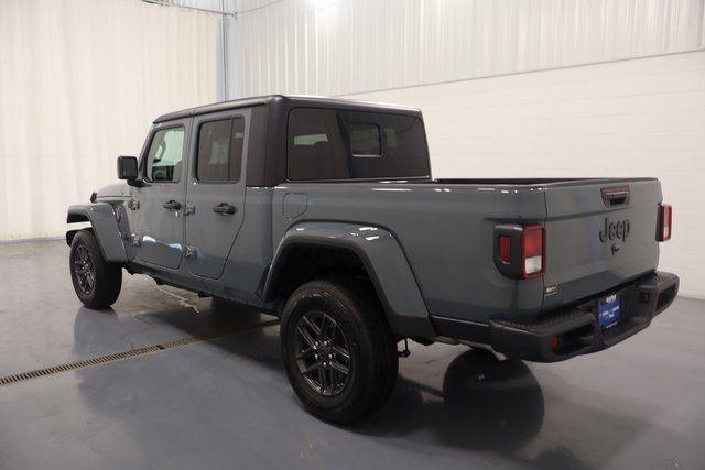 new 2025 Jeep Gladiator car, priced at $38,389
