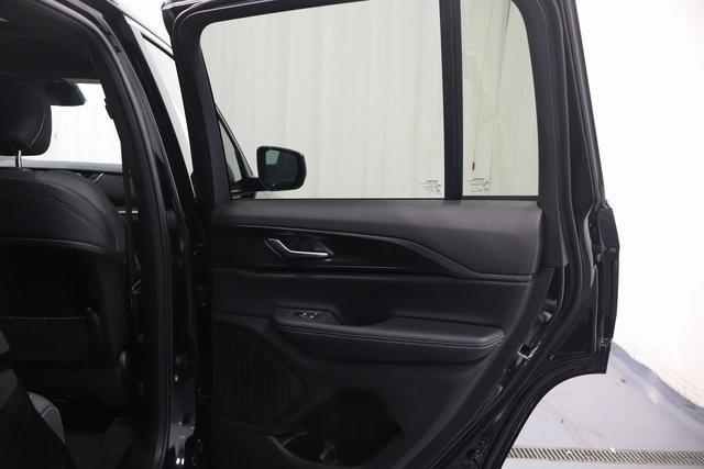 new 2025 Jeep Grand Cherokee car, priced at $35,178