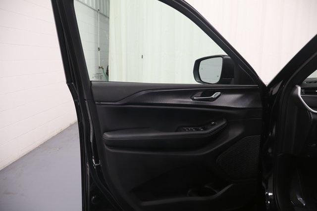 new 2025 Jeep Grand Cherokee car, priced at $35,178