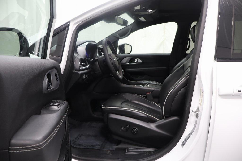 used 2025 Chrysler Pacifica car, priced at $34,995