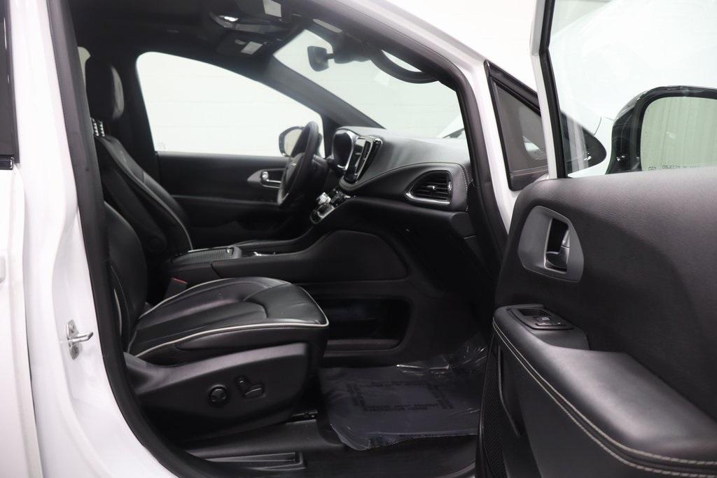 used 2025 Chrysler Pacifica car, priced at $34,995